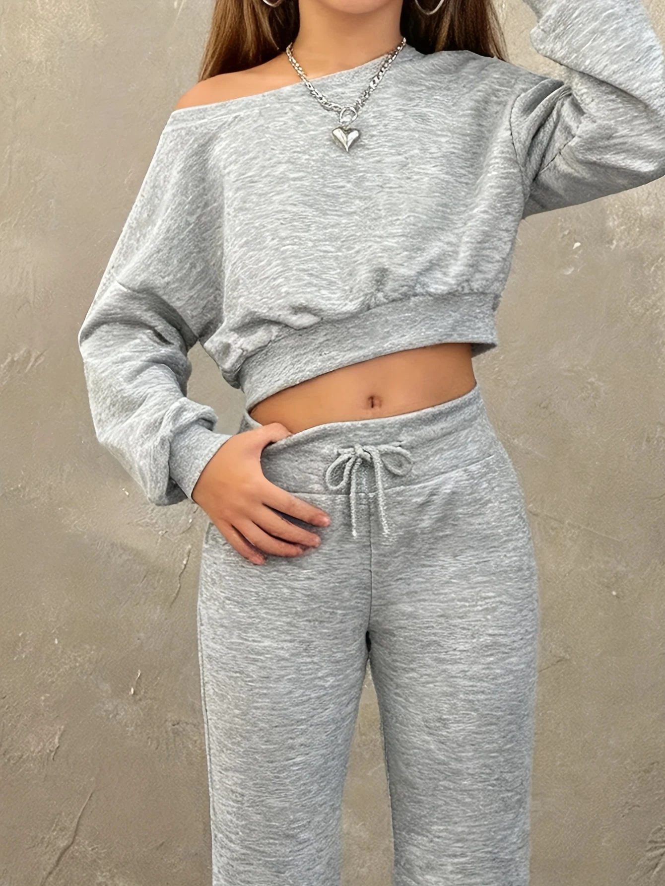 Detail 4 of Girls Solid Streetwear Asymmetrical Sweatshirt Flare Pants 2-Piece Set Fall by LUNORIANA