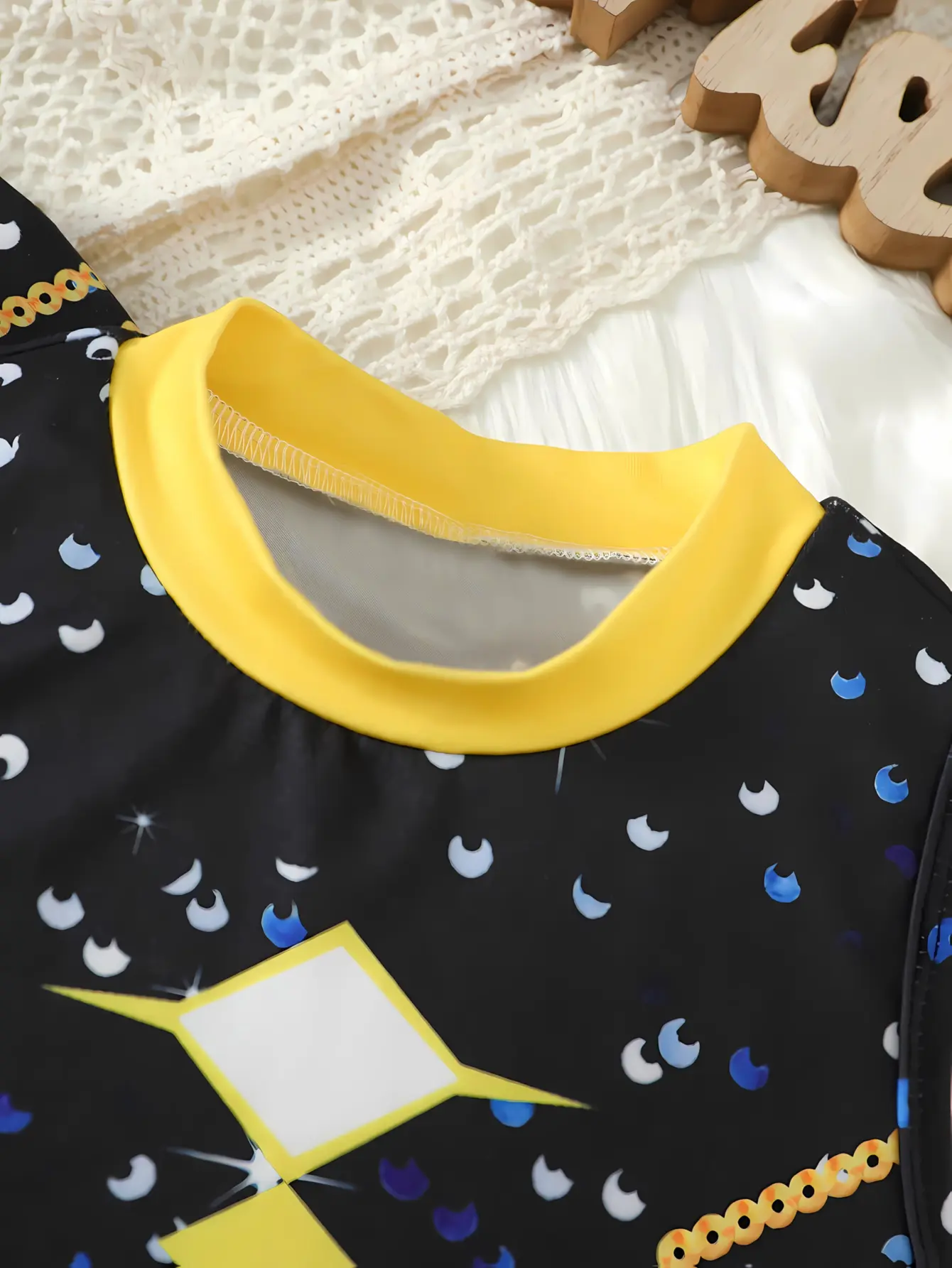 Detail view of Girls Dance Style Crop Top, Vest and Shorts 3-Piece Set by LUNORIANA