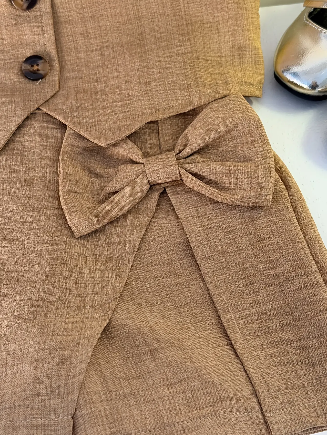 Detail 6 of Girls V-Neck Vest and Pleated Skort Set with Bow by LUNORIANA