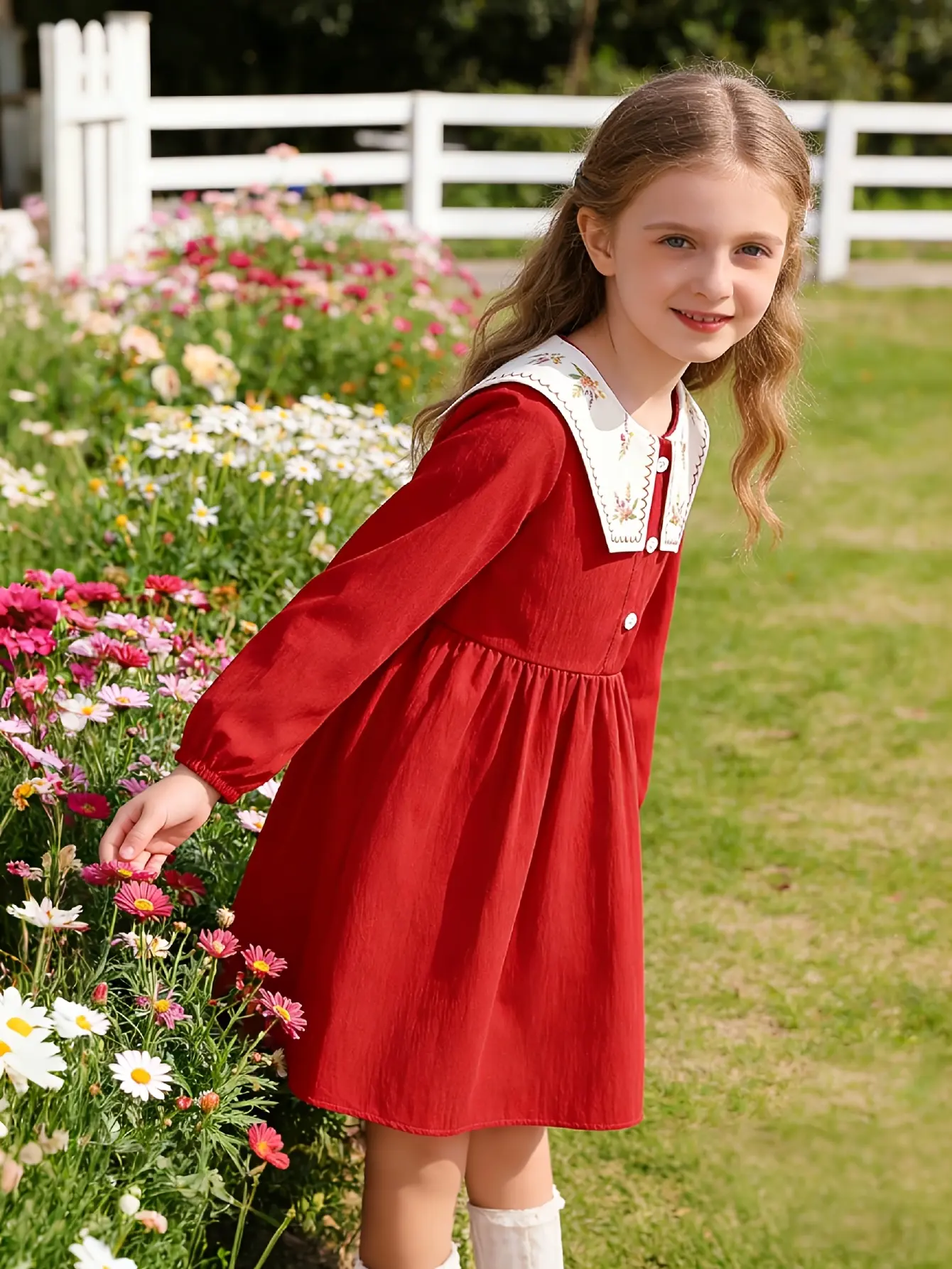 Detail 4 of Girls Red Long Sleeve Dress with Lace Collar and Buttons by LUNORIANA