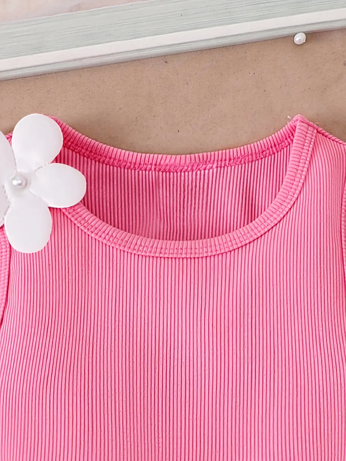Detail 2 of Girls Sleeveless Floral Top and Shorts Set by LUNORIANA