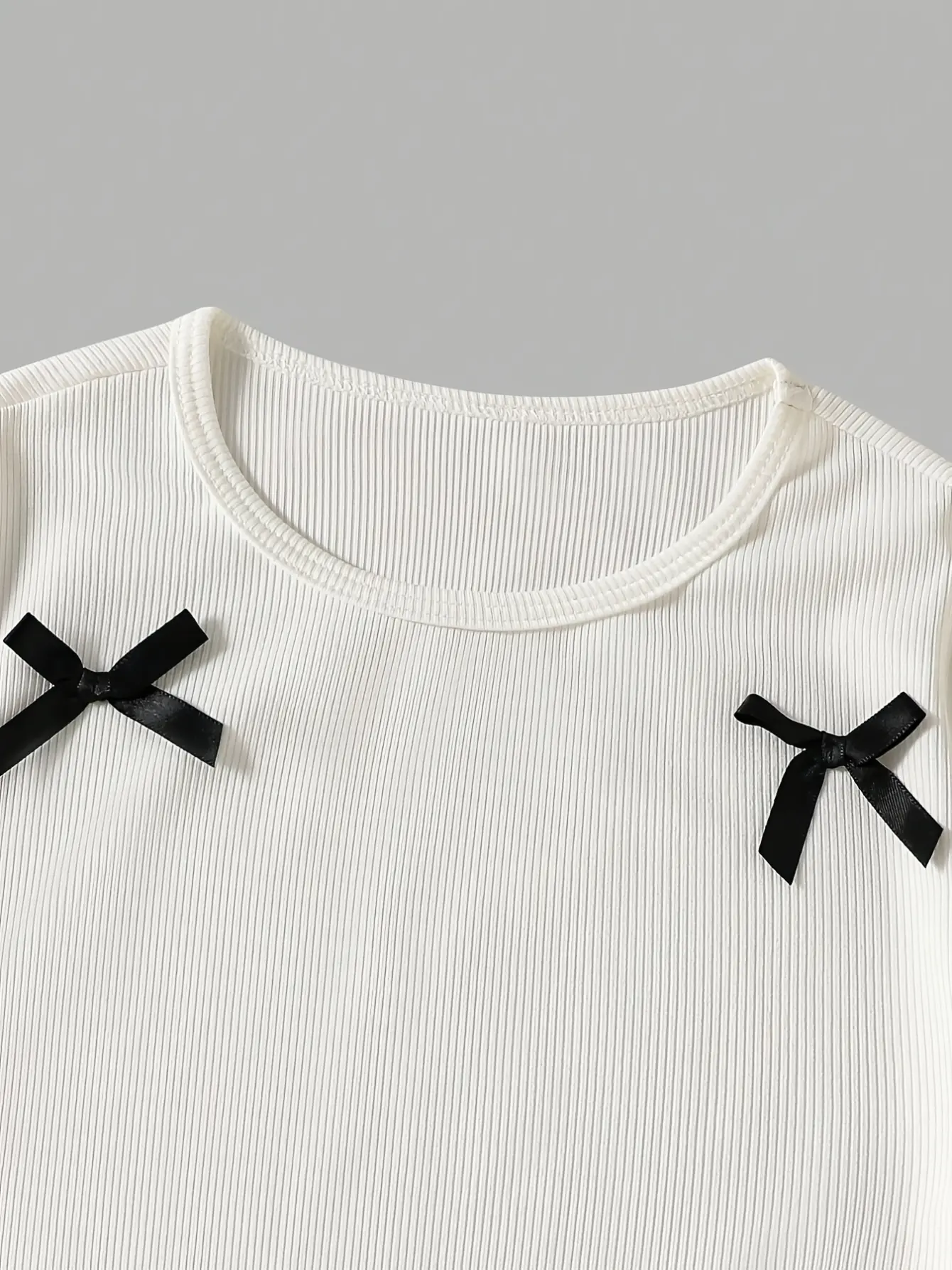 Detail 3 of Girls Bow T-Shirt and Cargo Pants Set by LUNORIANA