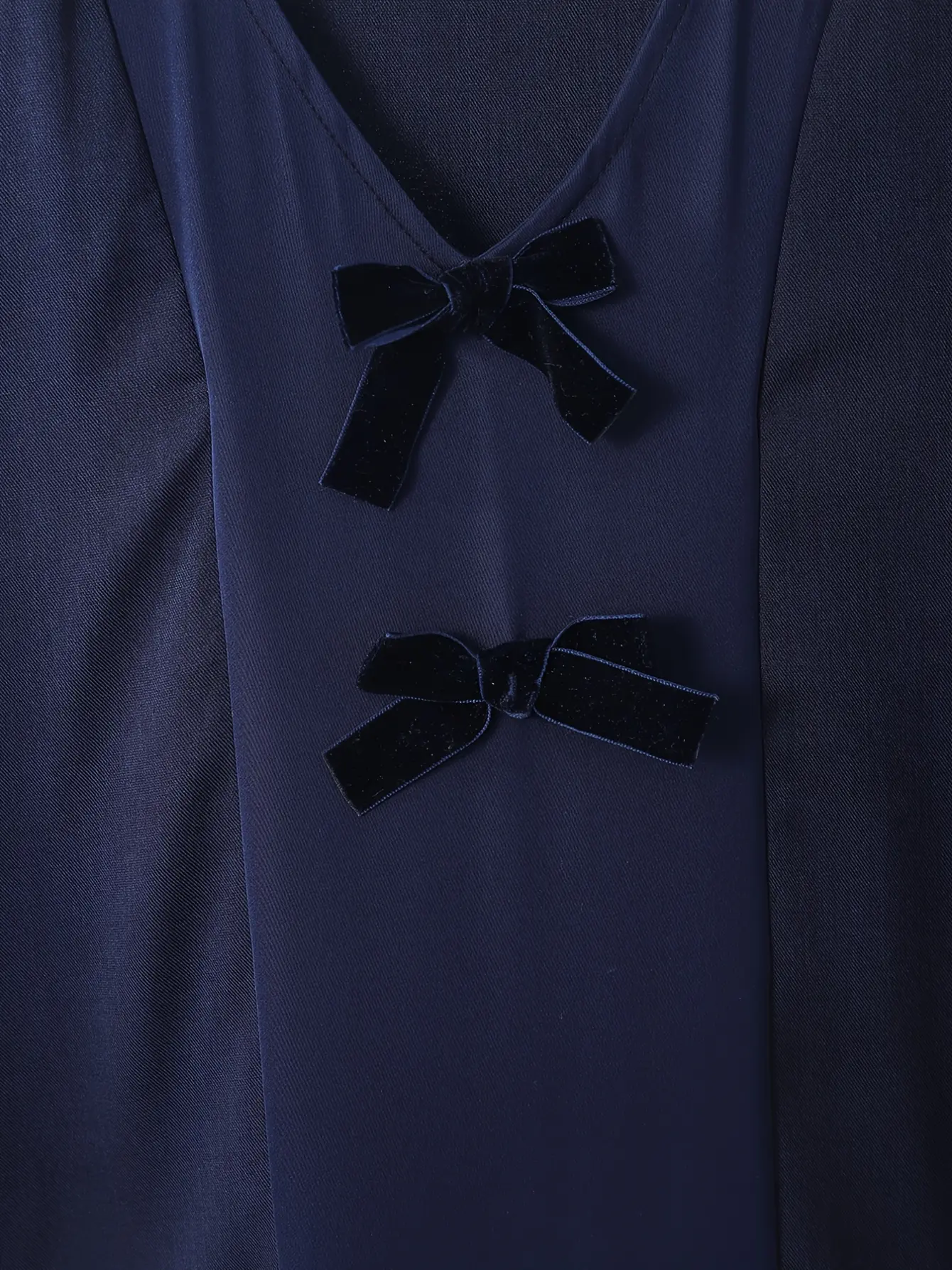 Detail 3 of Girls Navy Velvet Bow V-Neck Party Dress by LUNORIANA