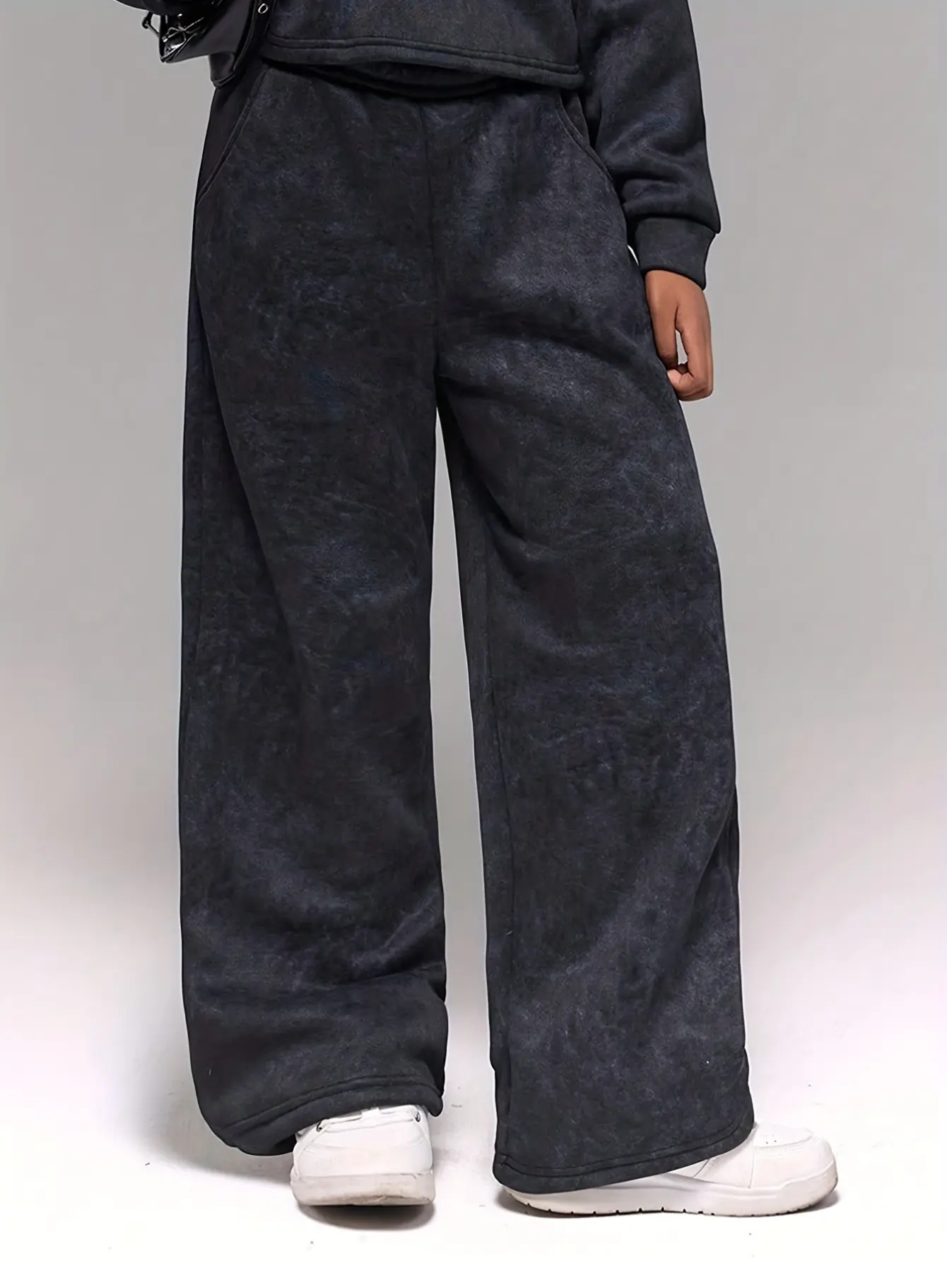 Detail 4 of Girls Washed Snowflake Sweatshirt and Wide Leg Pants Set by LUNORIANA