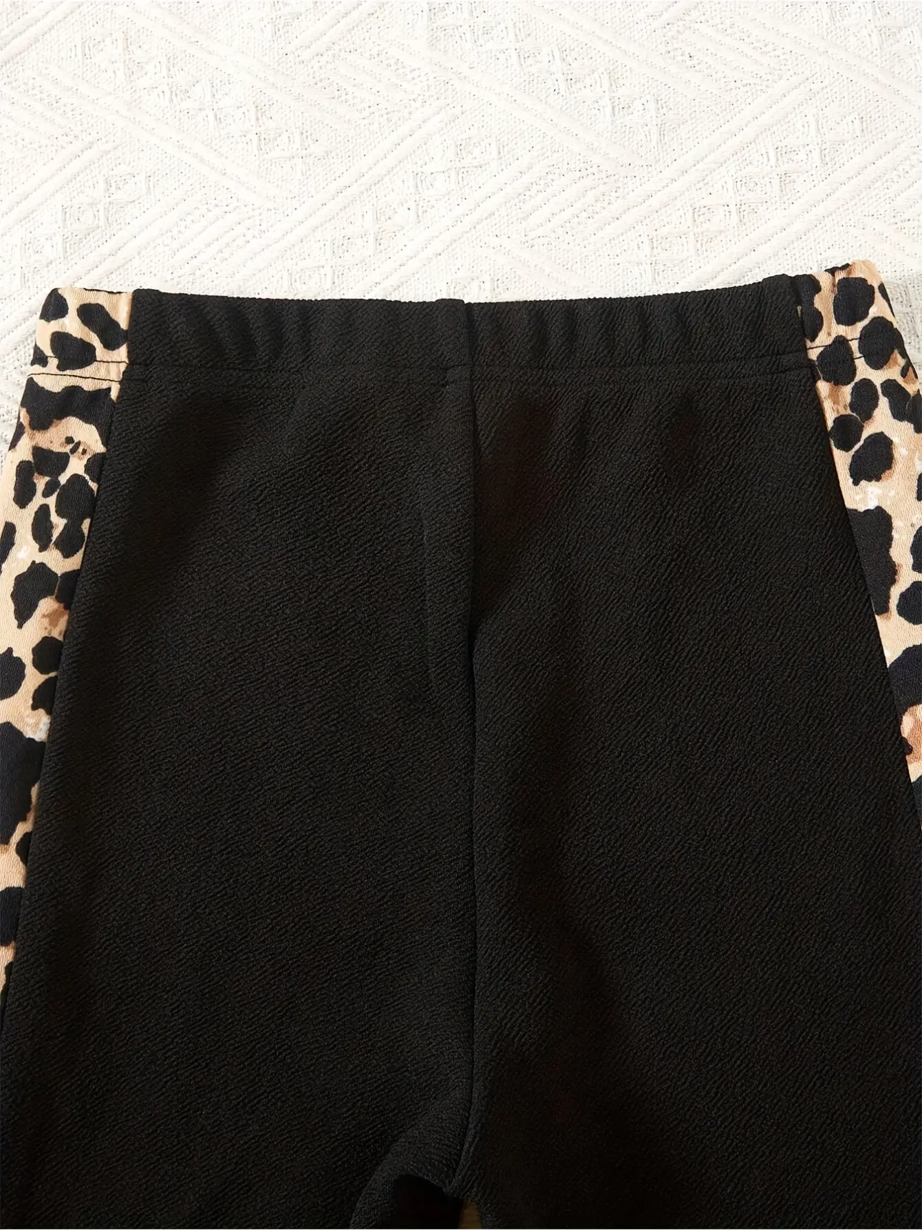 Detail 5 of Girls Leopard Raglan Top and Matching Pants Set by LUNORIANA