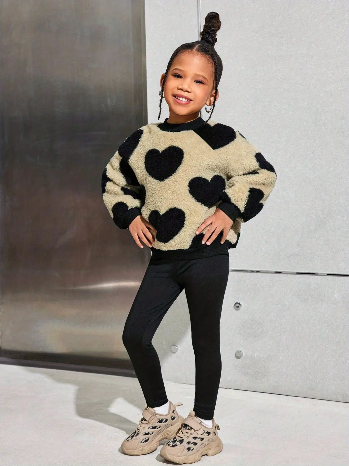 Detail 4 of Girls Heart Print Sweatshirt and Leggings Set by LUNORIANA