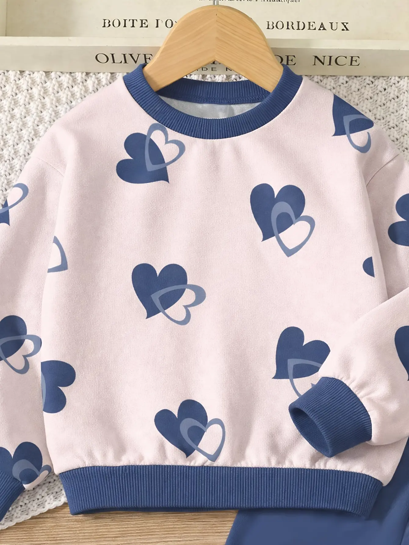 Girls Heart Sweatshirt and Leggings Set detail view