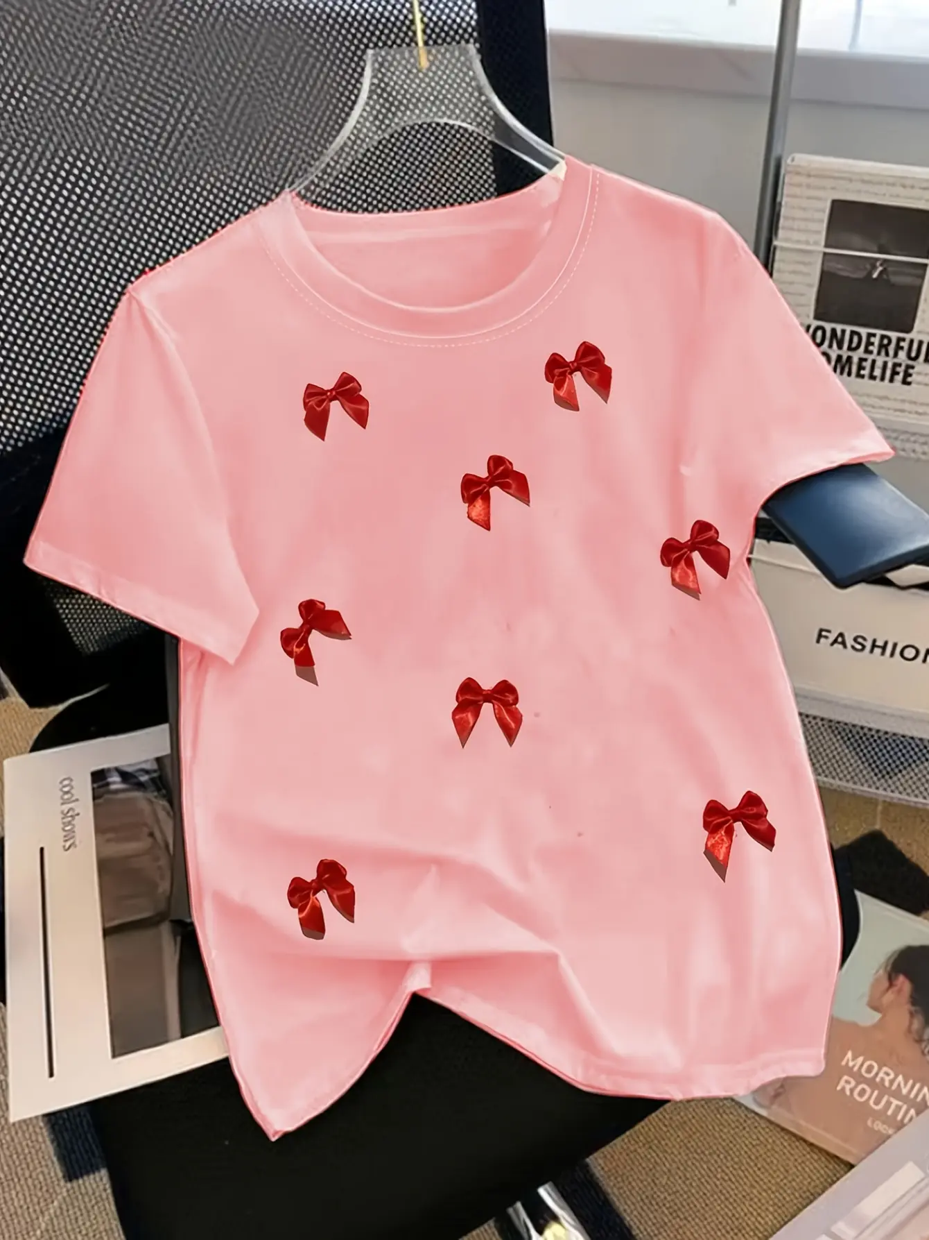 Pink crew-neck T-shirt with red bow appliques